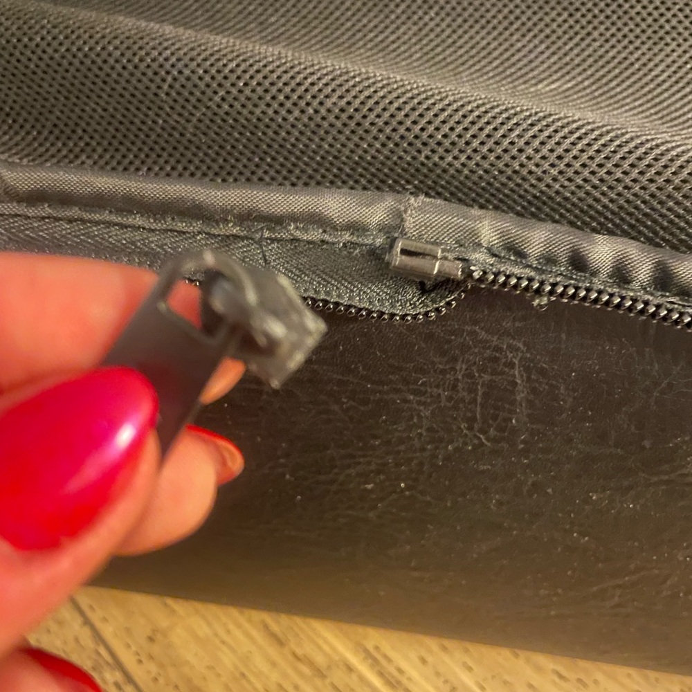 Beis Convertible Weekender (damaged) - Picture 6 of 8